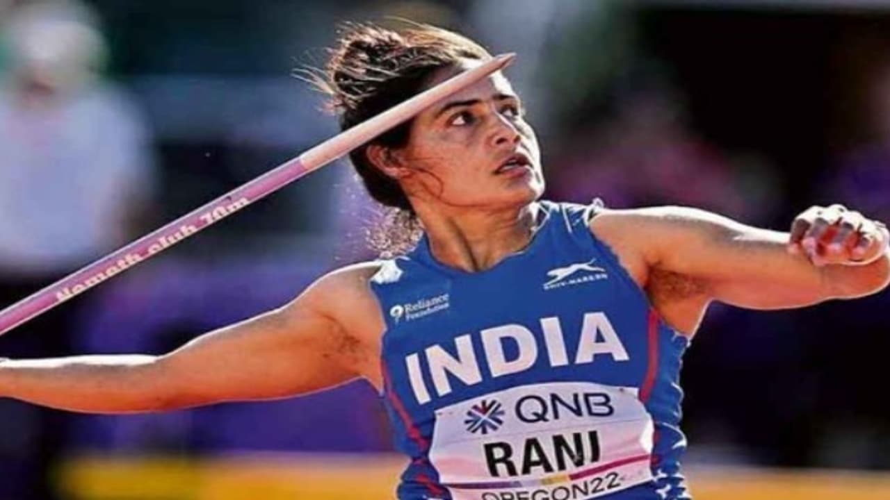 Annu Rani: வயல்வெளியே பயிற்சிக் களம்! மூங்கில் குச்சி தான் ஈட்டி ...