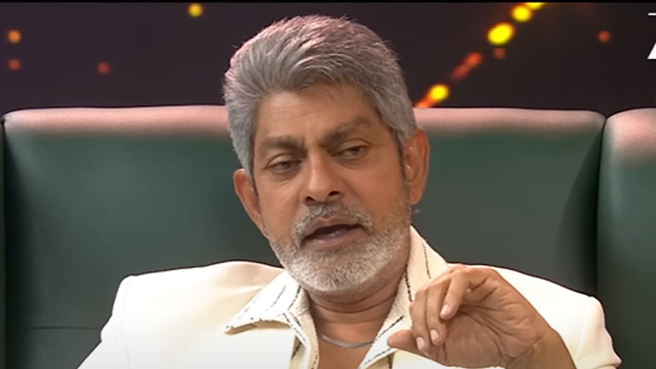 నా భార్య ఎప్పుడూ నా వెంట నడవదు, ఆ రోజు చాలా బాధపడింది.. వైఫ్ గురించి ఓపెనైన జగపతిబాబు