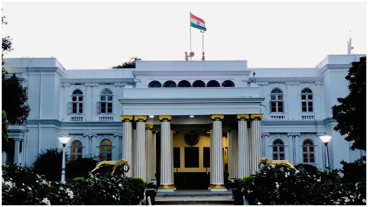 Karnataka Raj Bhavan Open Public ರಾಜಭವನ ವೀಕ್ಷಣೆಗೆ ಆ.16ರಿಂದ 3 ದಿನ ಸಾರ್ವಜನಿಕರಿಗೆ ಮುಕ್ತ ಪ್ರವೇಶ, ನಿಯಮಗಳೇನು? | Karnataka Raj Bhavan Open Public For 79th Independence Day Entry Guidelines Gow Karnataka Raj Bhavan Open Public ರಾಜಭವನ ವೀಕ್ಷಣೆಗೆ ಆ.16ರಿಂದ 3 ದಿನ ಸಾರ್ವಜನಿಕರಿಗೆ ಮುಕ್ತ ಪ್ರವೇಶ, ನಿಯಮಗಳೇನು? | Karnataka Raj Bhavan Open Public For 79th Independence Day Entry Guidelines Gow