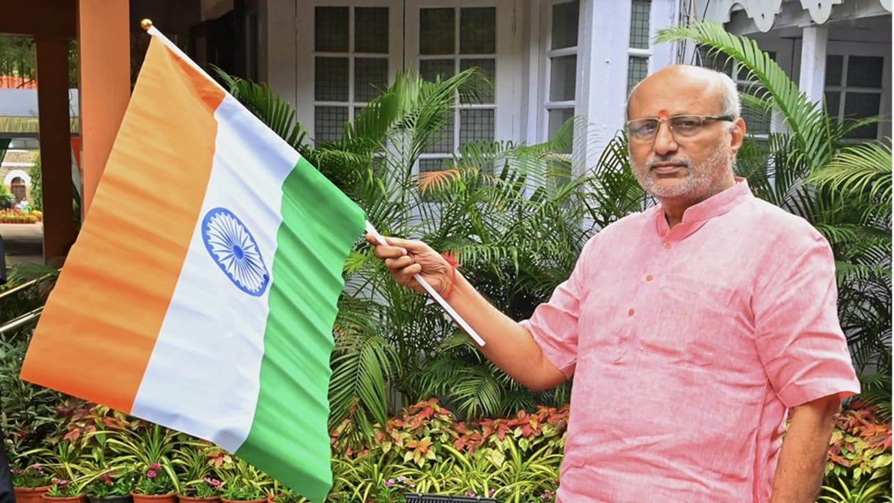 ಜಗದೀಪ್ ಧನಕರ್ ದಿಢೀರ್ ರಾಜೀನಾಮೆಯಿಂದ ತೆರವಾದ ಉಪ ರಾಷ್ಟ್ರಪತಿ ಹುದ್ದೆಯ ಚುನಾವಣೆಗೆ ಎನ್ಡಿಎ ಅಭ್ಯರ್ಥಿಯಾಗಿ ಸಿ.ಪಿ.ರಾಧಾಕೃಷ್ಣನ್ ಅವರನ್ನು ಆಯ್ಕೆ ಮಾಡಲಾಗಿದೆ. | Nda Picks Maharashtra Governor C P Radhakrishnan As Vice Presidential Candidate ಜಗದೀಪ್ ಧನಕರ್ ದಿಢೀರ್ ರಾಜೀನಾಮೆಯಿಂದ ತೆರವಾದ ಉಪ ರಾಷ್ಟ್ರಪತಿ ಹುದ್ದೆಯ ಚುನಾವಣೆಗೆ ಎನ್ಡಿಎ ಅಭ್ಯರ್ಥಿಯಾಗಿ ಸಿ.ಪಿ.ರಾಧಾಕೃಷ್ಣನ್ ಅವರನ್ನು ಆಯ್ಕೆ ಮಾಡಲಾಗಿದೆ. | Nda Picks Maharashtra Governor C P Radhakrishnan As Vice Presidential Candidate