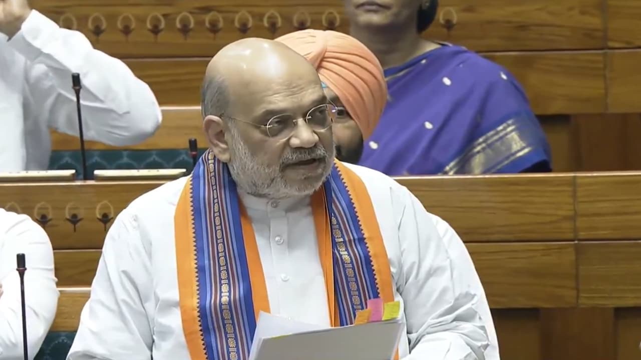 5 ವರ್ಷಕ್ಕಿಂತ ಹೆಚ್ಚಿನ ಶಿಕ್ಷೆಗೆ ಗುರಿಯಾಗುವ ಆರೋಪದ ಪ್ರಕರಣದಲ್ಲಿ ಪ್ರಧಾನಿ, ಮುಖ್ಯಮಂತ್ರಿ ಮತ್ತು ಸಚಿವರ ವಜಾಕ್ಕೆ ಅವಕಾಶ | Bill Introduced Prime Ministers And Chief Ministers To Be Dismissed If Jailed 5 ವರ್ಷಕ್ಕಿಂತ ಹೆಚ್ಚಿನ ಶಿಕ್ಷೆಗೆ ಗುರಿಯಾಗುವ ಆರೋಪದ ಪ್ರಕರಣದಲ್ಲಿ ಪ್ರಧಾನಿ, ಮುಖ್ಯಮಂತ್ರಿ ಮತ್ತು ಸಚಿವರ ವಜಾಕ್ಕೆ ಅವಕಾಶ | Bill Introduced Prime Ministers And Chief Ministers To Be Dismissed If Jailed