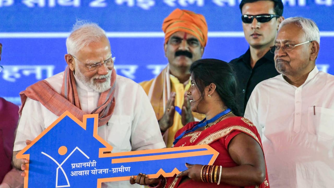PM Awas Yojana 2.0: बिहार में ₹233 करोड़ जारी, जानिए किसे मिलेगा सबसे बड़ा फायदा
