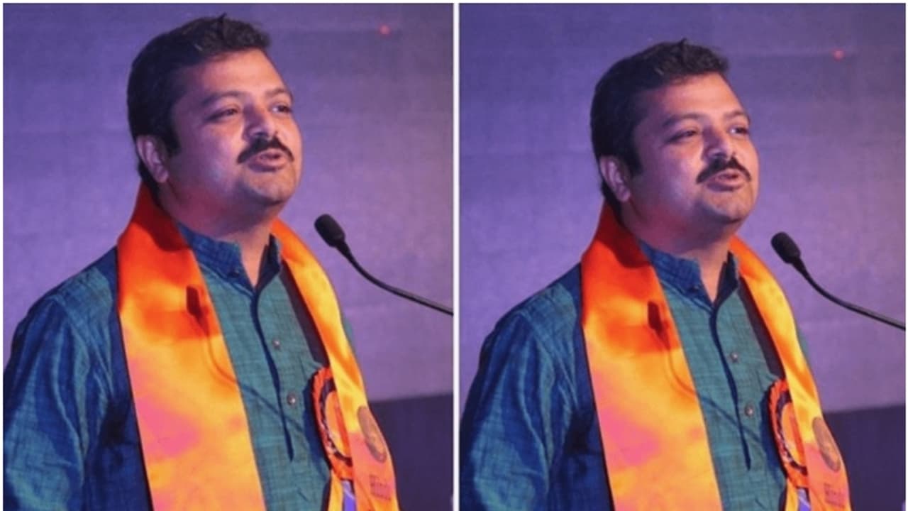 ಧರ್ಮಸ್ಥಳ ಷಡ್ಯಂತ್ರ ವಿರುದ್ಧ ಟ್ವೀಟ್ ಮಾಡಿ ಸತ್ಯ ಬಯಲಾದಾಗ ಮೌನಕ್ಕೆ ಜಾರಿದ ಖ್ಯಾತ ನಟಿಯನ್ನು ಜಾಡಿಸಿದ ಚಕ್ರವರ್ತಿ ಸೂಲಿಬೆಲೆ | Social Worker Chakravarti Sulibele Talk In Freedom Park Convention In Bengaluru ಧರ್ಮಸ್ಥಳ ಷಡ್ಯಂತ್ರ ವಿರುದ್ಧ ಟ್ವೀಟ್ ಮಾಡಿ ಸತ್ಯ ಬಯಲಾದಾಗ ಮೌನಕ್ಕೆ ಜಾರಿದ ಖ್ಯಾತ ನಟಿಯನ್ನು ಜಾಡಿಸಿದ ಚಕ್ರವರ್ತಿ ಸೂಲಿಬೆಲೆ | Social Worker Chakravarti Sulibele Talk In Freedom Park Convention In Bengaluru