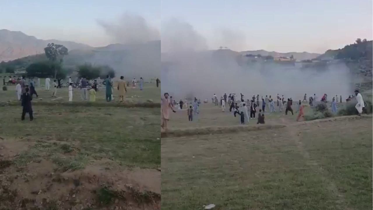 ಪಂದ್ಯ ನಡೆಯುತ್ತಿರುವಾಗಲೇ ಕ್ರಿಕೆಟ್ ಮೈದಾನದಲ್ಲಿ ಬಾಂಬ್ ಸ್ಫೋಟ; ದಿಕ್ಕಾಪಾಲಾಗಿ ಓಡಿದ ಜನರು | Bomb Explodes On Cricket Ground During Match In Pakistan Mrq ಪಂದ್ಯ ನಡೆಯುತ್ತಿರುವಾಗಲೇ ಕ್ರಿಕೆಟ್ ಮೈದಾನದಲ್ಲಿ ಬಾಂಬ್ ಸ್ಫೋಟ; ದಿಕ್ಕಾಪಾಲಾಗಿ ಓಡಿದ ಜನರು | Bomb Explodes On Cricket Ground During Match In Pakistan Mrq