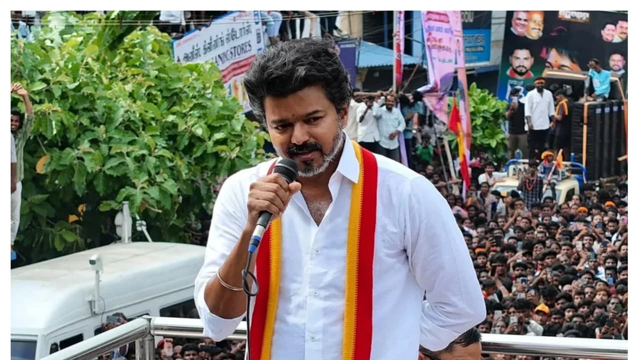 ವಿಜಯ್ ಚುನಾವಣಾ ರಣಕಹಳೆ – ಇಲ್ಲಿ ಶುರುವಾದ ರಾಜಕೀಯ ಕಾರ್ಯಕ್ಕೆ ಮಹಾ ತಿರುವು | Kickstarting Statewide Tour From Trichy Vijay Attacks Dmk Promises Change ವಿಜಯ್ ಚುನಾವಣಾ ರಣಕಹಳೆ – ಇಲ್ಲಿ ಶುರುವಾದ ರಾಜಕೀಯ ಕಾರ್ಯಕ್ಕೆ ಮಹಾ ತಿರುವು | Kickstarting Statewide Tour From Trichy Vijay Attacks Dmk Promises Change