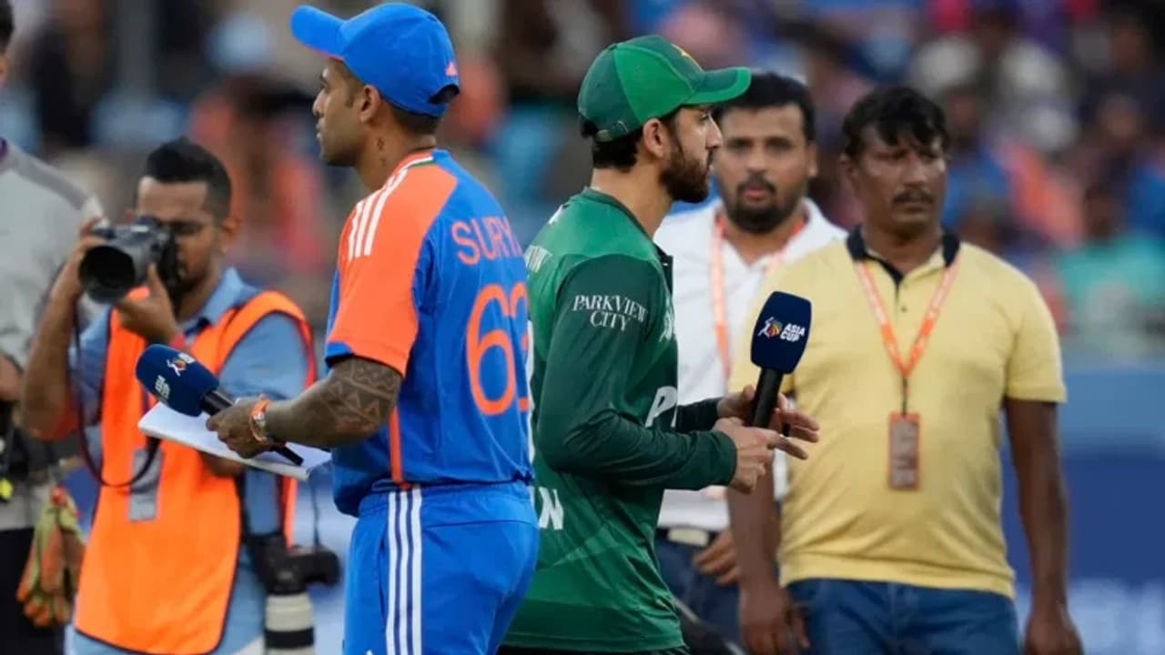IND vs PAK, Asia Cup 2025: Skippers Suryakumar Yadav and Salman Agha Avoid Handshake at Toss