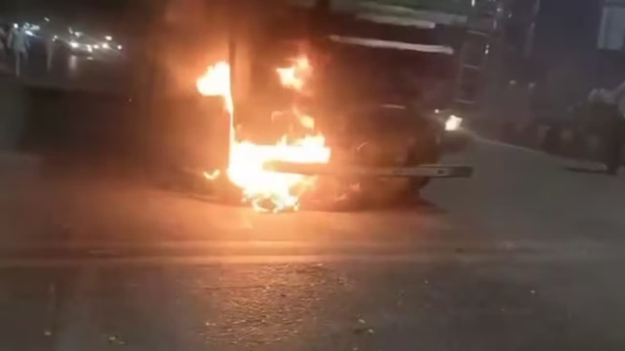 indore truck accident airport road casualties ಇಂದೋರ್ನಲ್ಲಿ ಟ್ರಕ್ ಅಪಘಾತ, ಹಲವರ ಸಾವಿನ ಶಂಕೆ! | Indore Truck Accident Airport Road Casualties San indore truck accident airport road casualties ಇಂದೋರ್ನಲ್ಲಿ ಟ್ರಕ್ ಅಪಘಾತ, ಹಲವರ ಸಾವಿನ ಶಂಕೆ! | Indore Truck Accident Airport Road Casualties San