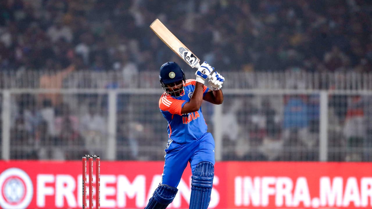 Sanju Samson Surpasses MS Dhoni Record | ಧೋನಿ ಹಿಂದಿಕ್ಕಿ ಅಪರೂಪದ ದಾಖಲೆ ಬರೆದ ಸಂಜು ಸ್ಯಾಮ್ಸನ್! | Sanju Samson Breaks Ms Dhoni Record With Explosive Fifty Against Oman Kvn Sanju Samson Surpasses MS Dhoni Record | ಧೋನಿ ಹಿಂದಿಕ್ಕಿ ಅಪರೂಪದ ದಾಖಲೆ ಬರೆದ ಸಂಜು ಸ್ಯಾಮ್ಸನ್! | Sanju Samson Breaks Ms Dhoni Record With Explosive Fifty Against Oman Kvn