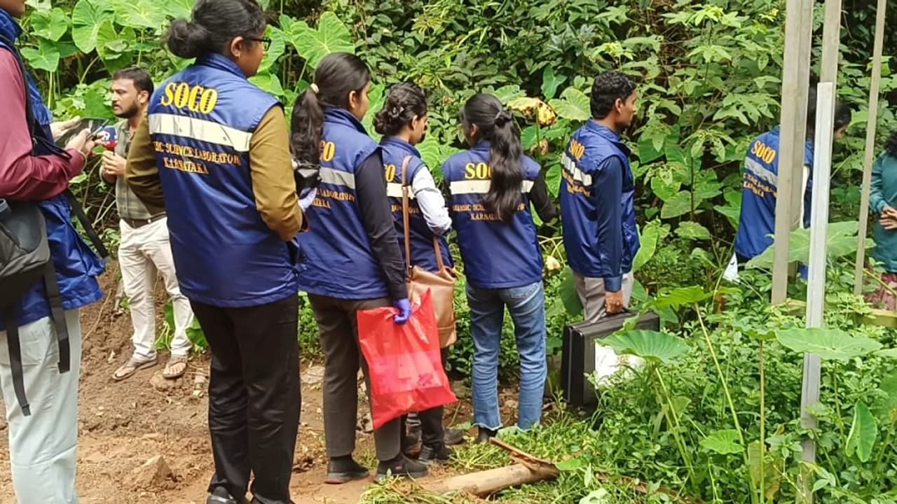 ಧರ್ಮಸ್ಥಳ ಪ್ರಕರಣದಲ್ಲಿ ಹೊಸ ತಿರುವು: ಬಂಗ್ಲೆಗುಡ್ಡೆಯ 5 ಕಡೆ 5 ತಲೆಬುರುಡೆ, 100 ಮೂಳೆ ಪತ್ತೆ | Dharmasthala Burude Case Banglegudde Skeletons Found Gvd ಧರ್ಮಸ್ಥಳ ಪ್ರಕರಣದಲ್ಲಿ ಹೊಸ ತಿರುವು: ಬಂಗ್ಲೆಗುಡ್ಡೆಯ 5 ಕಡೆ 5 ತಲೆಬುರುಡೆ, 100 ಮೂಳೆ ಪತ್ತೆ | Dharmasthala Burude Case Banglegudde Skeletons Found Gvd