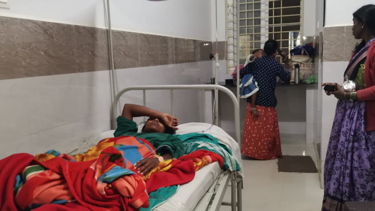 Medical negligence HIMS hospital: ಹಾಸನ ಹಿಮ್ಸ್: ಎಡಗಾಲಿನ ಶಸ್ತ್ರಚಿಕಿತ್ಸೆ ಬದಲು ಬಲಗಾಲು ಕುಯ್ದ ವೈದ್ಯ! | Medical Negligence Doctor Surgery On Wrong Leg In Hassan Hims Hospital Intl Medical negligence HIMS hospital: ಹಾಸನ ಹಿಮ್ಸ್: ಎಡಗಾಲಿನ ಶಸ್ತ್ರಚಿಕಿತ್ಸೆ ಬದಲು ಬಲಗಾಲು ಕುಯ್ದ ವೈದ್ಯ! | Medical Negligence Doctor Surgery On Wrong Leg In Hassan Hims Hospital Intl