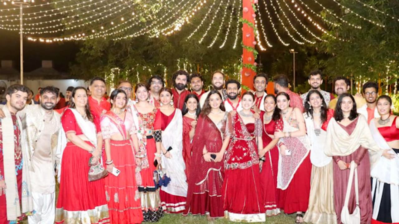 Sharad Ratri 2025 Aarambh in Ahmedabad Ignites Grand Navratri ...