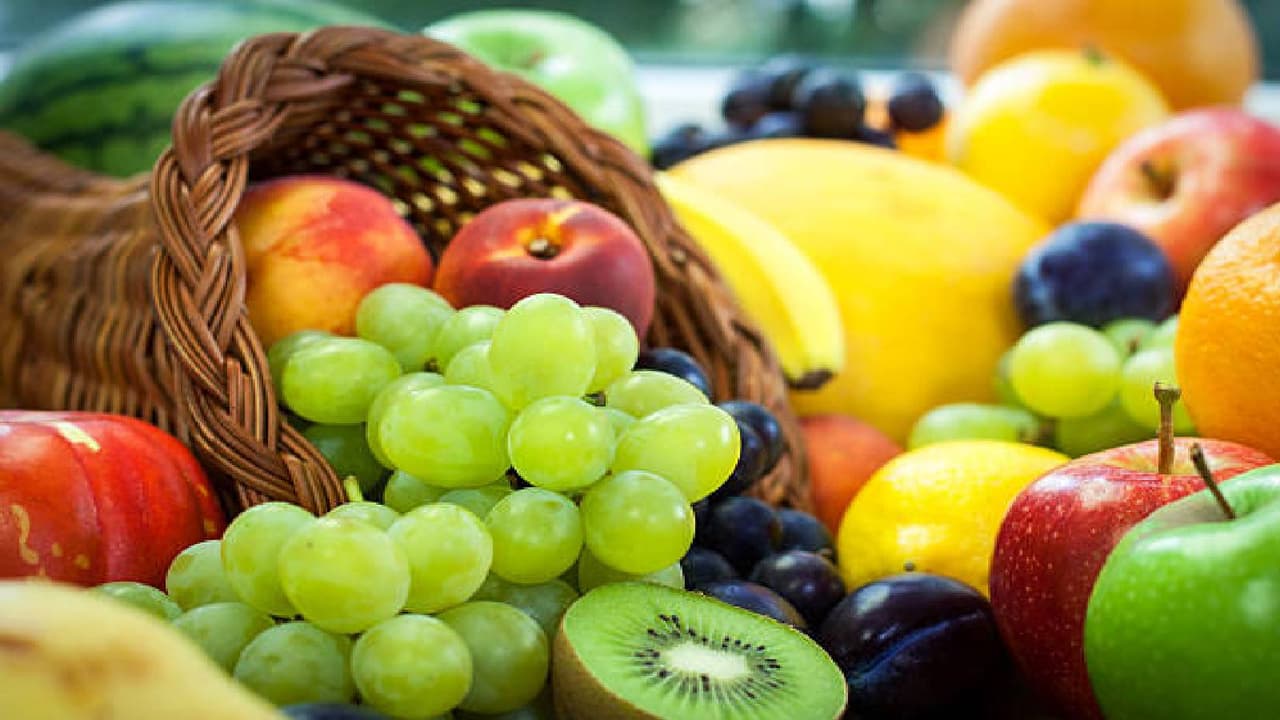 Fruits to Avoid in Winter: ಚಳಿಗಾಲದಲ್ಲಿ ಈ ಹಣ್ಣುಗಳನ್ನು ತಪ್ಪಿಯೂ ತಿನ್ಬಾರ್ದಂತೆ Fruits to Avoid in Winter: ಚಳಿಗಾಲದಲ್ಲಿ ಈ ಹಣ್ಣುಗಳನ್ನು ತಪ್ಪಿಯೂ ತಿನ್ಬಾರ್ದಂತೆ