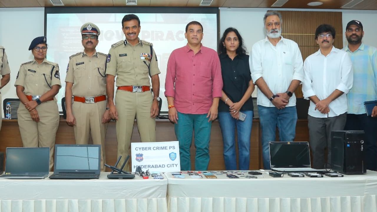 IBomma Owner Ravi Arrest: ಸಿನಿಮಾ ಪೈರಸಿಗೆ ತೆರೆ.. ಟಾಲಿವುಡ್ಗೆ ಕಂಟಕವಾಗಿದ್ದ ಐಬೊಮ್ಮ ಕಿಂಗ್ಪಿನ್ ರವಿ ಬಂಧನ | Ibomma Site Owner Immadi Ravi Arrested By Hyderabad Police Details Here Gvd IBomma Owner Ravi Arrest: ಸಿನಿಮಾ ಪೈರಸಿಗೆ ತೆರೆ.. ಟಾಲಿವುಡ್ಗೆ ಕಂಟಕವಾಗಿದ್ದ ಐಬೊಮ್ಮ ಕಿಂಗ್ಪಿನ್ ರವಿ ಬಂಧನ | Ibomma Site Owner Immadi Ravi Arrested By Hyderabad Police Details Here Gvd