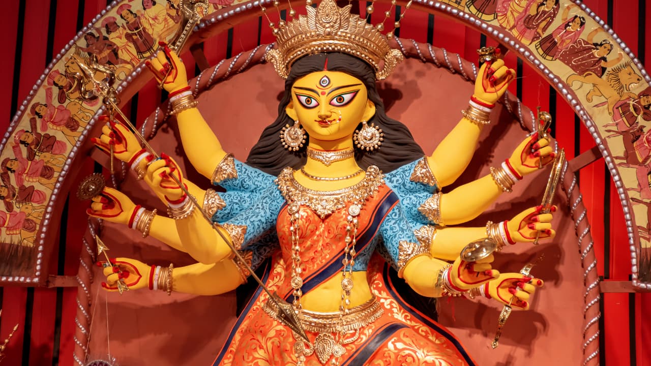 বিসর্জনে ক্রেন নয়, ট্রলিতে প্রতিমা নিরঞ্জনের নির্দেশ