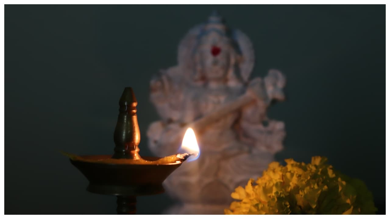 w-1280,h-720,format-jpg,imgid-01k6jsb1m014vfrdq8agc6204q,imgname-navratri-festivals-1759419664000.jpg