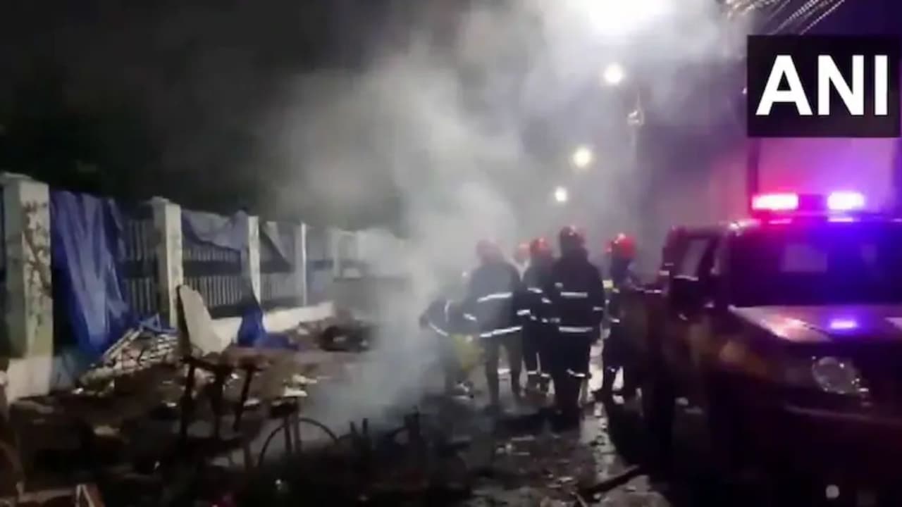 ಒಡಿಶಾ: ದುರ್ಗಾ ವಿಗ್ರಹ ವಿಜರ್ಜನೆ ವೇಳೆ ಕಲ್ಲು ತೂರಾಟ, ಇಂಟರ್ನೆಟ್ ಸ್ಥಗಿತ, ವಿಎಚ್ಪಿ ಬಂದ್ಗೆ ಕರೆ! | Clash During Durga Idol Immersion In Cuttack Internet Stop Vhp Calls For Bandh ಒಡಿಶಾ: ದುರ್ಗಾ ವಿಗ್ರಹ ವಿಜರ್ಜನೆ ವೇಳೆ ಕಲ್ಲು ತೂರಾಟ, ಇಂಟರ್ನೆಟ್ ಸ್ಥಗಿತ, ವಿಎಚ್ಪಿ ಬಂದ್ಗೆ ಕರೆ! | Clash During Durga Idol Immersion In Cuttack Internet Stop Vhp Calls For Bandh