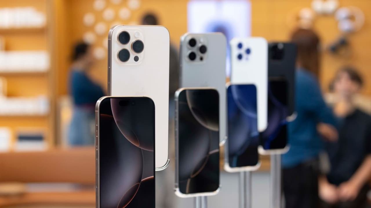 ஐபோன் பேட்டரி சீக்கிரம் காலியாகிறதா? ஐபோனில் மறைந்துள்ள 'இந்த 2 பட்டனை' ஆஃப் பண்ணுங்க!