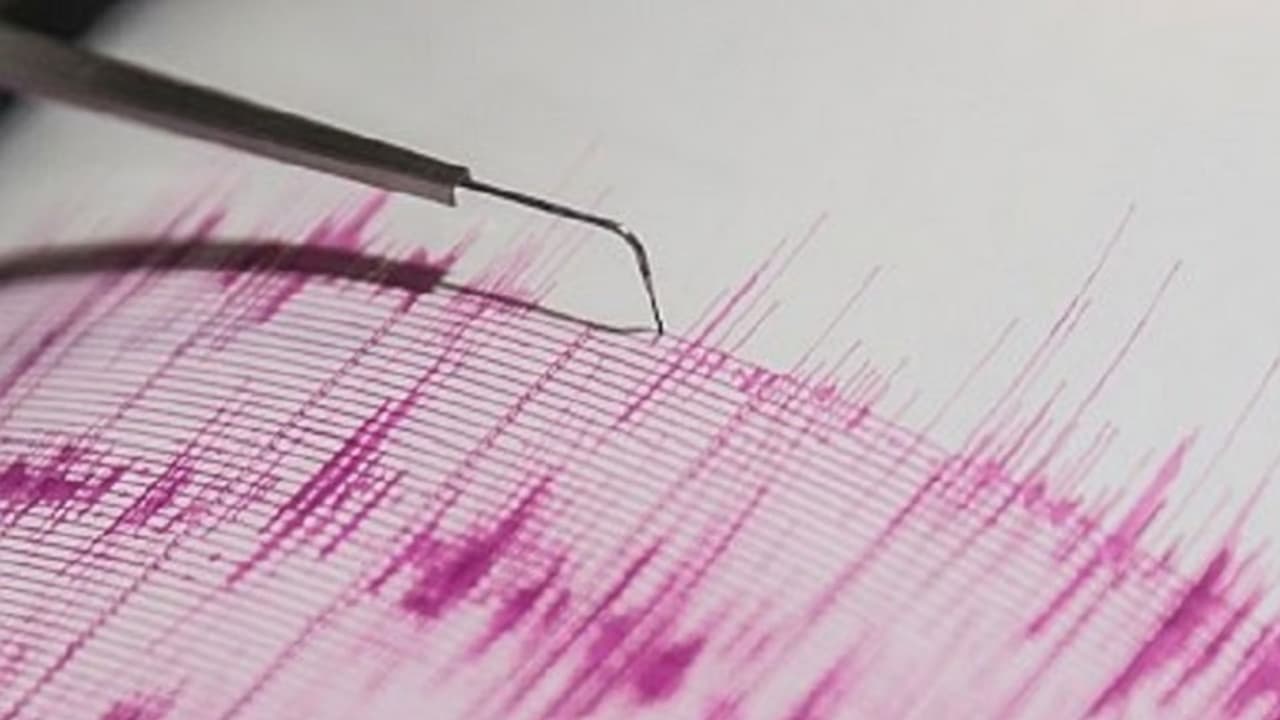 Vijayapura earthquake: ವಿಜಯಪುರದಲ್ಲಿ ಮತ್ತೆ ಕಂಪನಿಸಿದ ಭೂಮಿ 2.6 ರಷ್ಟು ತೀವ್ರತೆ ದಾಖಲು! | Earthquake Tremors Again In Vijayapur Karnataka Vijayapura earthquake: ವಿಜಯಪುರದಲ್ಲಿ ಮತ್ತೆ ಕಂಪನಿಸಿದ ಭೂಮಿ 2.6 ರಷ್ಟು ತೀವ್ರತೆ ದಾಖಲು! | Earthquake Tremors Again In Vijayapur Karnataka