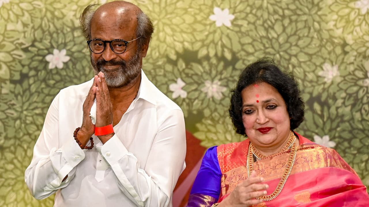భార్య లతని రంగంలోకి దించిన రజనీకాంత్ .. రాజకీయాల్లో అదిరిపోయే ట్విస్ట్