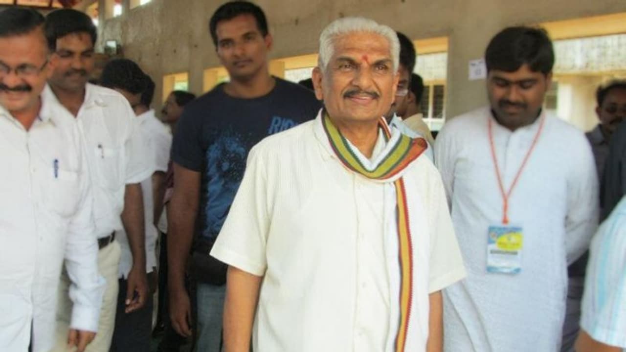 ಪ್ರಚೋದನಕಾರಿ ಭಾಷಣ, ವಿಚಾರಣೆಗೆ ಹಾಜರಾಗಲು ಕಲ್ಕಡ್ಕ ಪ್ರಭಾಕರ ಭಟ್ಗೆ ನೋಟೀಸ್ ಜಾರಿ | Puttur Police Issue Notice To Kalladka Prabhakar Bhat For Questioning ಪ್ರಚೋದನಕಾರಿ ಭಾಷಣ, ವಿಚಾರಣೆಗೆ ಹಾಜರಾಗಲು ಕಲ್ಕಡ್ಕ ಪ್ರಭಾಕರ ಭಟ್ಗೆ ನೋಟೀಸ್ ಜಾರಿ | Puttur Police Issue Notice To Kalladka Prabhakar Bhat For Questioning