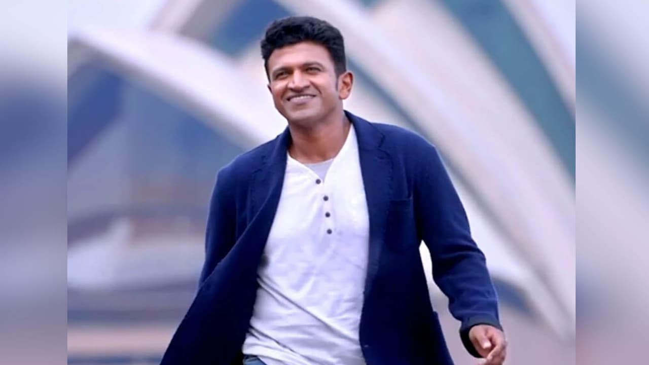 ಅಪ್ಪು ಅವರಂತೆಯೇ ಮನೆಯೂ ಸರಳ, ಸುಂದರ, ಕಲಾತ್ಮಕ; ಹೀಗಿದೆ ಒಳಾಂಗಣ ವಿನ್ಯಾಸ, ಆಪ್ತತೆಯ ನಿವಾಸ ಅಪ್ಪು ಅವರಂತೆಯೇ ಮನೆಯೂ ಸರಳ, ಸುಂದರ, ಕಲಾತ್ಮಕ; ಹೀಗಿದೆ ಒಳಾಂಗಣ ವಿನ್ಯಾಸ, ಆಪ್ತತೆಯ ನಿವಾಸ