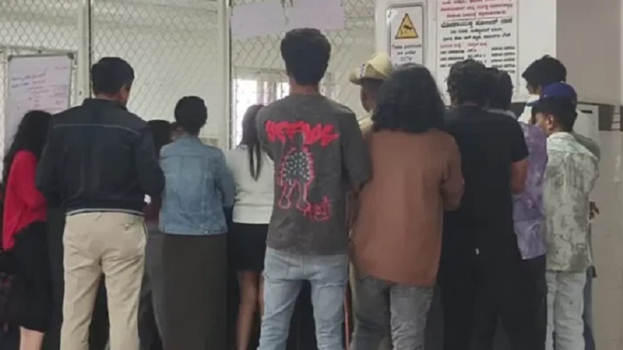 Rave Party Raid: ರಾಮನಗರದಲ್ಲಿ ರೇವ್ ಪಾರ್ಟಿ ಮೇಲೆ ಪೊಲೀಸ್ ದಾಳಿ: 130ಕ್ಕೂ ಹೆಚ್ಚು ಯುವಕ-ಯುವತಿಯರ ಬಂಧನ! | Ramanagara Rave Party Raided More Than 130 Detained At Ayana Resort Gvd Rave Party Raid: ರಾಮನಗರದಲ್ಲಿ ರೇವ್ ಪಾರ್ಟಿ ಮೇಲೆ ಪೊಲೀಸ್ ದಾಳಿ: 130ಕ್ಕೂ ಹೆಚ್ಚು ಯುವಕ-ಯುವತಿಯರ ಬಂಧನ! | Ramanagara Rave Party Raided More Than 130 Detained At Ayana Resort Gvd