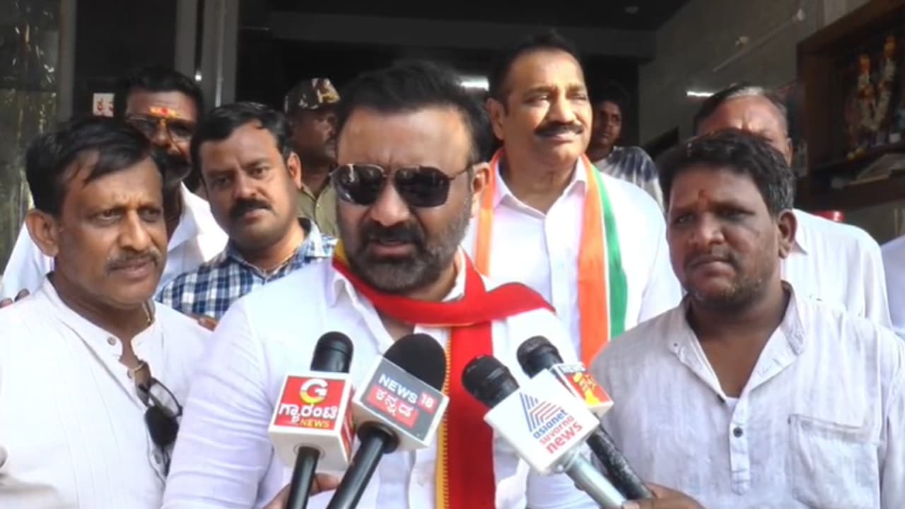 Santosh Lad on Ballari riot ಬಳ್ಳಾರಿ ಸಂಸ್ಕೃತಿ ಹಾಳು ಮಾಡಬೇಡಿ: ಗಲಭೆಕೋರರ ವಿರುದ್ಧ ಸಚಿವ ಸಂತೋಷ್ ಲಾಡ್ ಗರಂ! | Ballari Banner Controfversy Minister Santosh Lad Slams Bjp Santosh Lad on Ballari riot ಬಳ್ಳಾರಿ ಸಂಸ್ಕೃತಿ ಹಾಳು ಮಾಡಬೇಡಿ: ಗಲಭೆಕೋರರ ವಿರುದ್ಧ ಸಚಿವ ಸಂತೋಷ್ ಲಾಡ್ ಗರಂ! | Ballari Banner Controfversy Minister Santosh Lad Slams Bjp