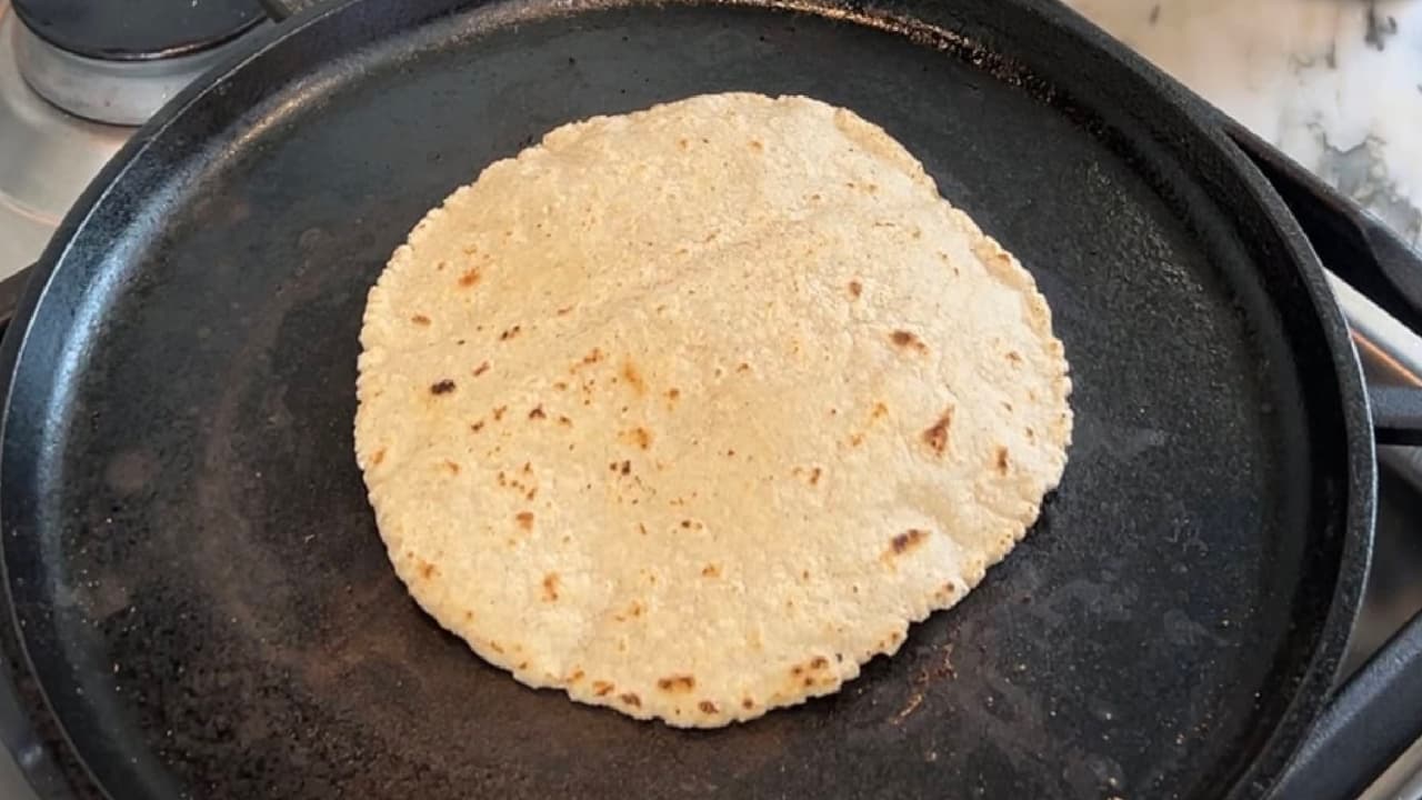 Roti On Induction: गॅस संपलाय? नो टेंशन! इंडक्शनवर बनवा तव्यापेक्षाही ...