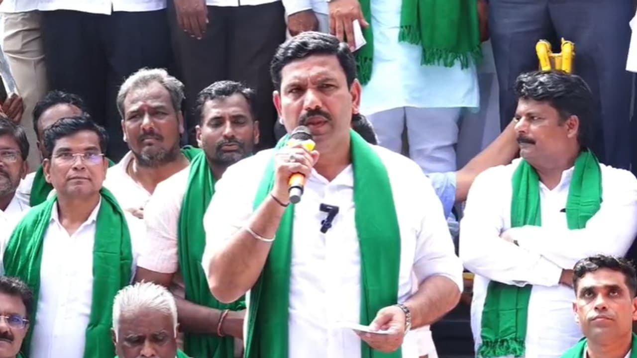 ಸಿಎಂ ಸಿದ್ದುಗೆ ಇದು ಕೊನೆ ಅಧಿವೇಶನ: ವಿಜಯೇಂದ್ರ – ಭ್ರಷ್ಟಾಚಾರ ಹೆಚ್ಚಳ, ಖಜಾನೆ ಖಾಲಿ ಆಗ್ತಿದೆ | This Is Cm Siddaramaiahs Last Session Vijayendra ಸಿಎಂ ಸಿದ್ದುಗೆ ಇದು ಕೊನೆ ಅಧಿವೇಶನ: ವಿಜಯೇಂದ್ರ – ಭ್ರಷ್ಟಾಚಾರ ಹೆಚ್ಚಳ, ಖಜಾನೆ ಖಾಲಿ ಆಗ್ತಿದೆ | This Is Cm Siddaramaiahs Last Session Vijayendra