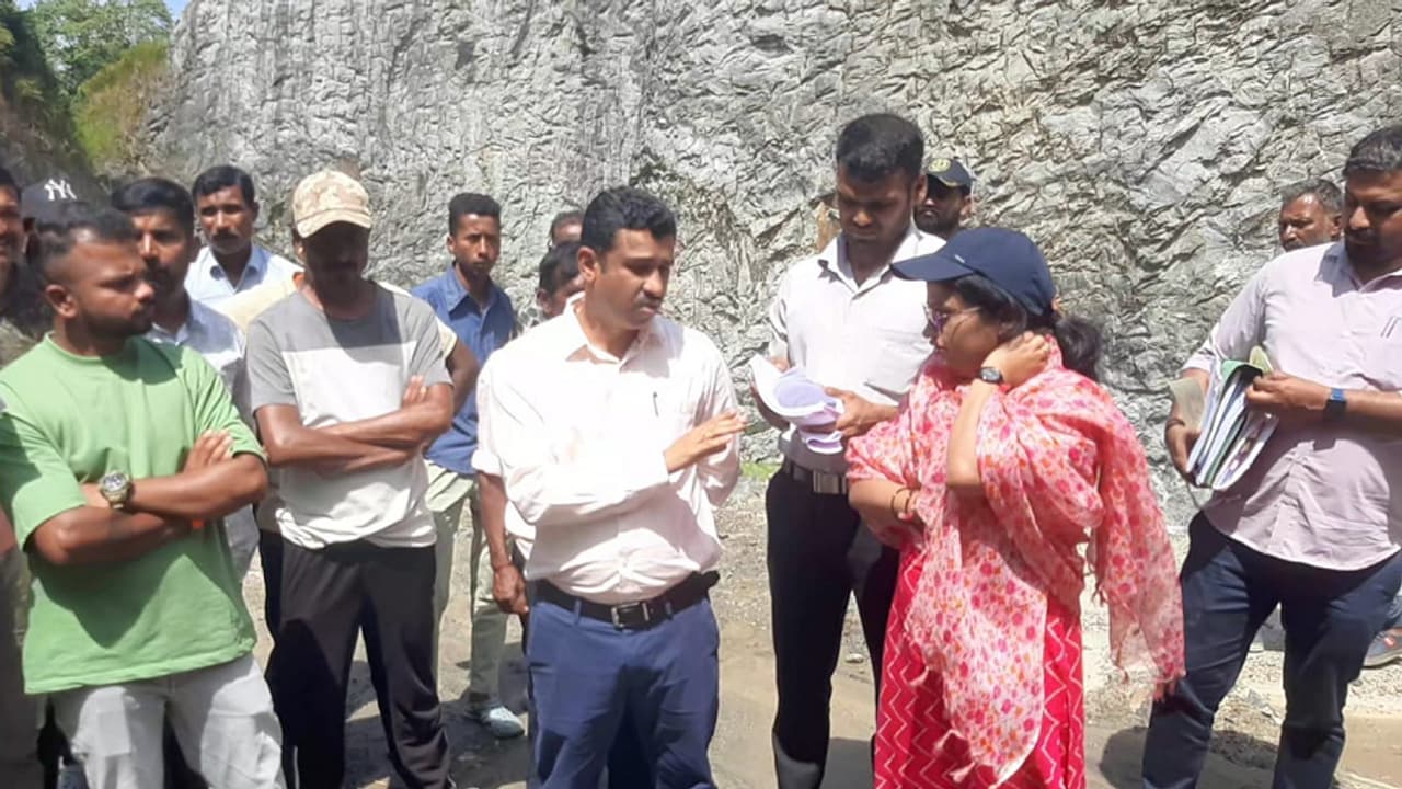 Suvarna News Big Impact.. ಕೊಡಗಿನಲ್ಲಿ ನಿಯಮಗಳ ಮೀರಿ ನಡೆಯುತ್ತಿದ್ದ ಕಲ್ಲುಕೋರೆಗಳು ಬಂದ್ | Kodagu Illegal Stone Quarrying Stopped After Suvarna News Report Gvd Suvarna News Big Impact.. ಕೊಡಗಿನಲ್ಲಿ ನಿಯಮಗಳ ಮೀರಿ ನಡೆಯುತ್ತಿದ್ದ ಕಲ್ಲುಕೋರೆಗಳು ಬಂದ್ | Kodagu Illegal Stone Quarrying Stopped After Suvarna News Report Gvd