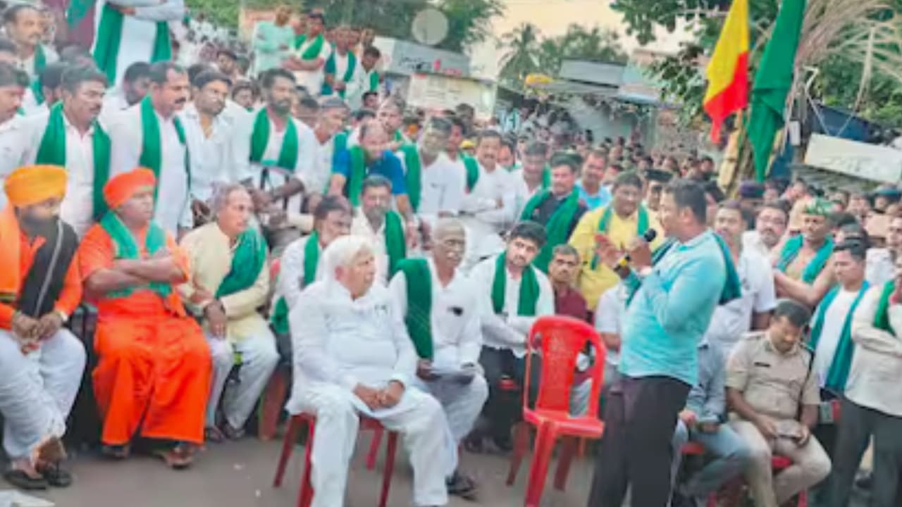 Sugarcane farmers protest in Belagavi: ಕಬ್ಬಿನ ದರ ನಿಗದಿ ಮಾಡಲು ಸರ್ಕಾರಕ್ಕೆ ರೈತರ ಡೆಡ್ಲೈನ್! | Farmers Deadline For Government To Fix Sugarcane Prices Belagavi Sugarcane farmers protest in Belagavi: ಕಬ್ಬಿನ ದರ ನಿಗದಿ ಮಾಡಲು ಸರ್ಕಾರಕ್ಕೆ ರೈತರ ಡೆಡ್ಲೈನ್! | Farmers Deadline For Government To Fix Sugarcane Prices Belagavi