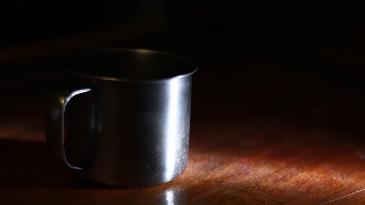 Astro Tips: ಸ್ಟೀಲ್ ಗ್ಲಾಸಲ್ಲಿ ನೀರು ಕುಡಿತೀರಾ ನೀವು? ಹಾಗಿದ್ರೆ ಗ್ರಹಗತಿ ನೆಟ್ಟಗಿರಲ್ಲ ಹುಷಾರು Astro Tips: ಸ್ಟೀಲ್ ಗ್ಲಾಸಲ್ಲಿ ನೀರು ಕುಡಿತೀರಾ ನೀವು? ಹಾಗಿದ್ರೆ ಗ್ರಹಗತಿ ನೆಟ್ಟಗಿರಲ್ಲ ಹುಷಾರು