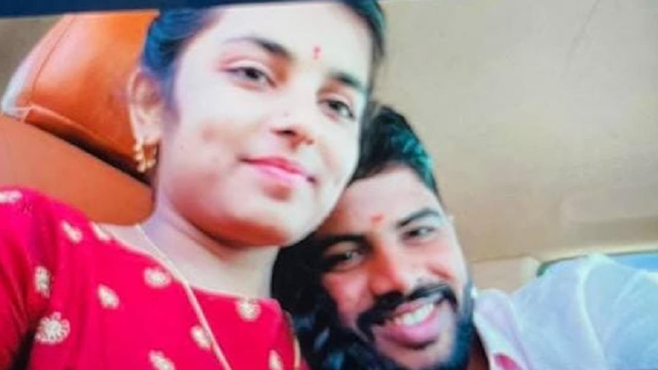 Haveri Crime News: ಪ್ರೀತಿಸಿದ ಯುವಕನಿಂದ ಮೋಸ.. ಮನನೊಂದ ಯುವತಿ ಆ*ಹತ್ಯೆಗೆ ಶರಣು: ಪೋಷಕರ ಆಕ್ರಂದನ | Haveri Youth Cheating Case Girl Su Icide Protest Gvd Haveri Crime News: ಪ್ರೀತಿಸಿದ ಯುವಕನಿಂದ ಮೋಸ.. ಮನನೊಂದ ಯುವತಿ ಆ*ಹತ್ಯೆಗೆ ಶರಣು: ಪೋಷಕರ ಆಕ್ರಂದನ | Haveri Youth Cheating Case Girl Su Icide Protest Gvd