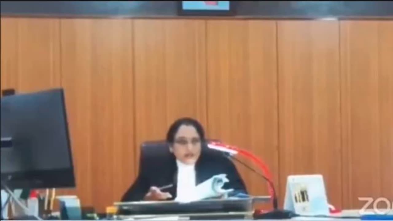 ಡಿವೋರ್ಸ್ ಪ್ರಕರಣದಲ್ಲಿ ತಿಂಗಳಿಗೆ 6 ಲಕ್ಷ ಪರಿಹಾರ ಕೇಳಿದ ಪತ್ನಿ: ಅರ್ಜಿ ತಿರಸ್ಕರಿಸಿ ನ್ಯಾಯಾಧೀಶರು ಹೇಳಿದ್ದೇನು? | What Judge Said After Rejecting Womans 6 Lakh Monthly Maintenance Appeal ಡಿವೋರ್ಸ್ ಪ್ರಕರಣದಲ್ಲಿ ತಿಂಗಳಿಗೆ 6 ಲಕ್ಷ ಪರಿಹಾರ ಕೇಳಿದ ಪತ್ನಿ: ಅರ್ಜಿ ತಿರಸ್ಕರಿಸಿ ನ್ಯಾಯಾಧೀಶರು ಹೇಳಿದ್ದೇನು? | What Judge Said After Rejecting Womans 6 Lakh Monthly Maintenance Appeal