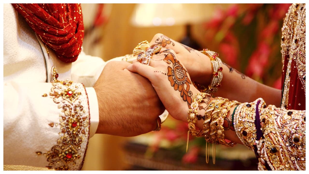 ಮಹಿಳಾ ಪೇದೆಗೆ ತಾಳಿ ಕಟ್ಟಿ, ಎಸ್ಸಿ ಎಂದೇಳಿ ಮದುವೆ ಬಹಿರಂಗಕ್ಕೆ ಒಪ್ಪದ ಪೇದೆಗೆ ಜಾಮೀನು ನಕಾರ | Cop Who Hid Marriage Citing Sc Status Denied Bail ಮಹಿಳಾ ಪೇದೆಗೆ ತಾಳಿ ಕಟ್ಟಿ, ಎಸ್ಸಿ ಎಂದೇಳಿ ಮದುವೆ ಬಹಿರಂಗಕ್ಕೆ ಒಪ್ಪದ ಪೇದೆಗೆ ಜಾಮೀನು ನಕಾರ | Cop Who Hid Marriage Citing Sc Status Denied Bail