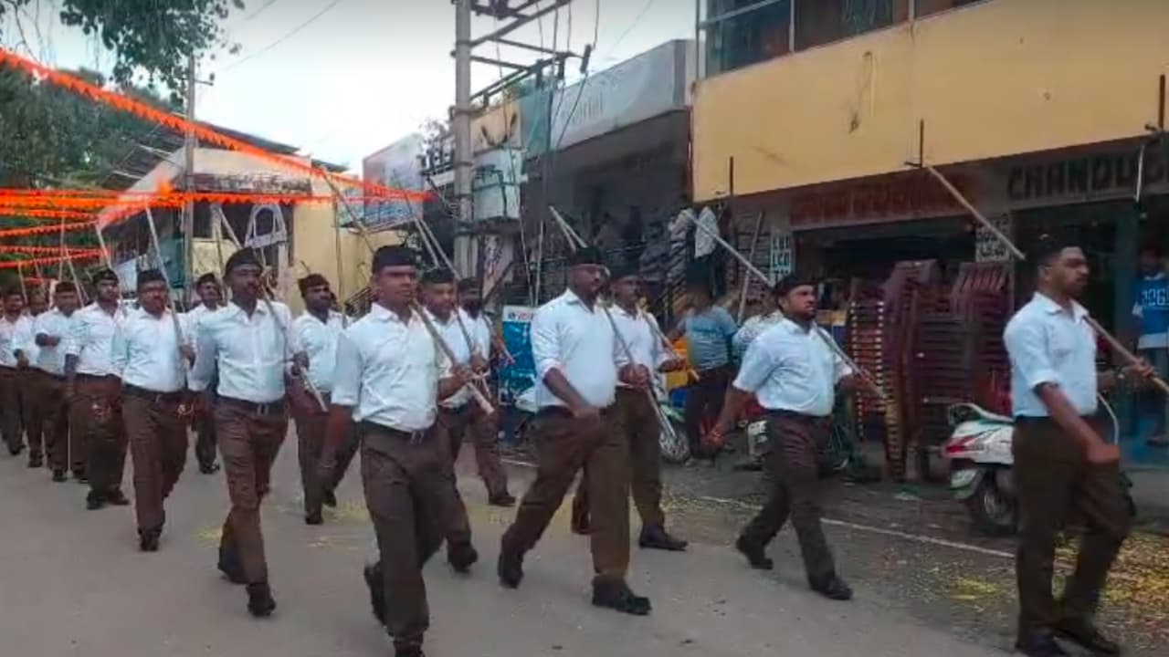 ನ.16ಕ್ಕೆ ಚಿತ್ತಾಪುರದಲ್ಲಿ RSS ಪಥಸಂಚಲನಕ್ಕೆ ಹೈಕೋರ್ಟ್ ಅನುಮತಿ, ಕಂಡೀಷನ್ ಅಪ್ಲೈ ನ.16ಕ್ಕೆ ಚಿತ್ತಾಪುರದಲ್ಲಿ RSS ಪಥಸಂಚಲನಕ್ಕೆ ಹೈಕೋರ್ಟ್ ಅನುಮತಿ, ಕಂಡೀಷನ್ ಅಪ್ಲೈ