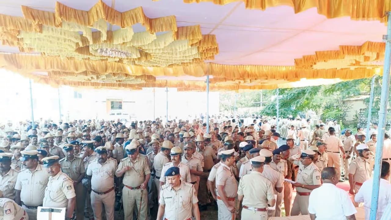 ಚಿತ್ತಾಪುರದಲ್ಲಿ ಆರೆಸ್ಸೆಸ್ ಪಥ ಸಂಚಲನ ಇಂದು – 350 ಆರೆಸ್ಸೆಸ್ಸಿಗರಿಗೆ 1000 ಖಾಕಿ ಭದ್ರತೆ | Chittapur To Host Rss Patha Sanchalana Today ಚಿತ್ತಾಪುರದಲ್ಲಿ ಆರೆಸ್ಸೆಸ್ ಪಥ ಸಂಚಲನ ಇಂದು – 350 ಆರೆಸ್ಸೆಸ್ಸಿಗರಿಗೆ 1000 ಖಾಕಿ ಭದ್ರತೆ | Chittapur To Host Rss Patha Sanchalana Today