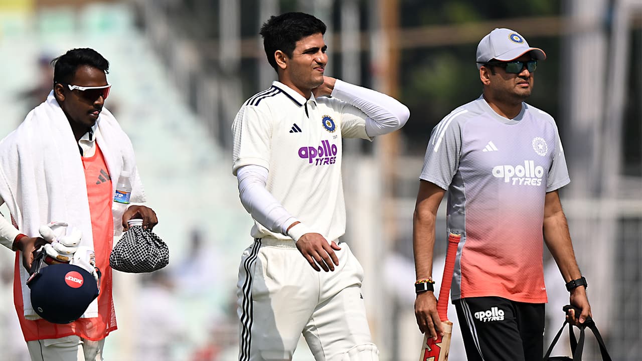 Shubman Gill Out of Second Test ಎರಡನೇ ಟೆಸ್ಟ್ನಿಂದ ಶುಭ್ಮನ್ ಗಿಲ್ ಅಧಿಕೃತವಾಗಿ ಔಟ್; ಹೊಸ ನಾಯಕನ ಘೋಷಣೆ! | Shubman Gill Ruled Out Of Second Test Vs South Africa Due To Neck Injury Kvn Shubman Gill Out of Second Test ಎರಡನೇ ಟೆಸ್ಟ್ನಿಂದ ಶುಭ್ಮನ್ ಗಿಲ್ ಅಧಿಕೃತವಾಗಿ ಔಟ್; ಹೊಸ ನಾಯಕನ ಘೋಷಣೆ! | Shubman Gill Ruled Out Of Second Test Vs South Africa Due To Neck Injury Kvn