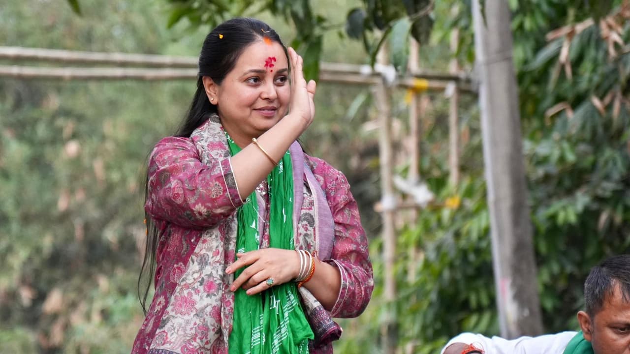 ಹೆಣ್ಣು ಮಕ್ಕಳಿಗೆ ತವರು ಸುರಕ್ಷಿತ ಮಾಡಿ -ರಾಜಕೀಯ ವೈರಿ ನಿತೀಶ್ ಬಳಿ ಲಾಲು ಪುತ್ರಿ ರೋಹಿಣಿ ಮನವಿ | Make The Mother Home Safe For Girls Lalus Daughter Tells Nitish ಹೆಣ್ಣು ಮಕ್ಕಳಿಗೆ ತವರು ಸುರಕ್ಷಿತ ಮಾಡಿ -ರಾಜಕೀಯ ವೈರಿ ನಿತೀಶ್ ಬಳಿ ಲಾಲು ಪುತ್ರಿ ರೋಹಿಣಿ ಮನವಿ | Make The Mother Home Safe For Girls Lalus Daughter Tells Nitish