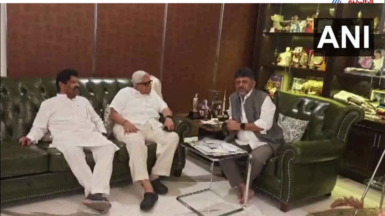 ಡಿಕೆಶಿ ಪರ ಹಿರಿಯ ಶಾಸಕ ‘ಬ್ಯಾಟಿಂಗ್’; ಹೈಕಮಾಂಡ್ ಅಂಗಳಕ್ಕೆ ಚೆಂಡು ಎಸೆದ ಜಿಎಸ್ ಪಾಟೀಲ್! | Mla Gs Patil S Statement After Meeting Dcm Dk Shivakumar ಡಿಕೆಶಿ ಪರ ಹಿರಿಯ ಶಾಸಕ ‘ಬ್ಯಾಟಿಂಗ್’; ಹೈಕಮಾಂಡ್ ಅಂಗಳಕ್ಕೆ ಚೆಂಡು ಎಸೆದ ಜಿಎಸ್ ಪಾಟೀಲ್! | Mla Gs Patil S Statement After Meeting Dcm Dk Shivakumar