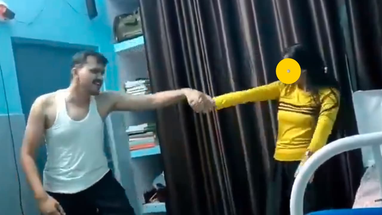 Doctor ಚಿಕಿತ್ಸೆಗೆ ಟೈಮೇ ಇಲ್ಲ, ಸರ್ಕಾರಿ ಆಸ್ಪತ್ರೆಯಲ್ಲೇ ಗರ್ಲ್ಫ್ರೆಂಡ್ ಜೊತೆ ವೈದ್ಯ ಸಿದ್ದಿಕಿ ಮಸ್ತ ಡ್ಯಾನ್ಸ್ | Up Doctor Suspended After Dance With Fiance During Duty Hour At Govt Hospital Doctor ಚಿಕಿತ್ಸೆಗೆ ಟೈಮೇ ಇಲ್ಲ, ಸರ್ಕಾರಿ ಆಸ್ಪತ್ರೆಯಲ್ಲೇ ಗರ್ಲ್ಫ್ರೆಂಡ್ ಜೊತೆ ವೈದ್ಯ ಸಿದ್ದಿಕಿ ಮಸ್ತ ಡ್ಯಾನ್ಸ್ | Up Doctor Suspended After Dance With Fiance During Duty Hour At Govt Hospital