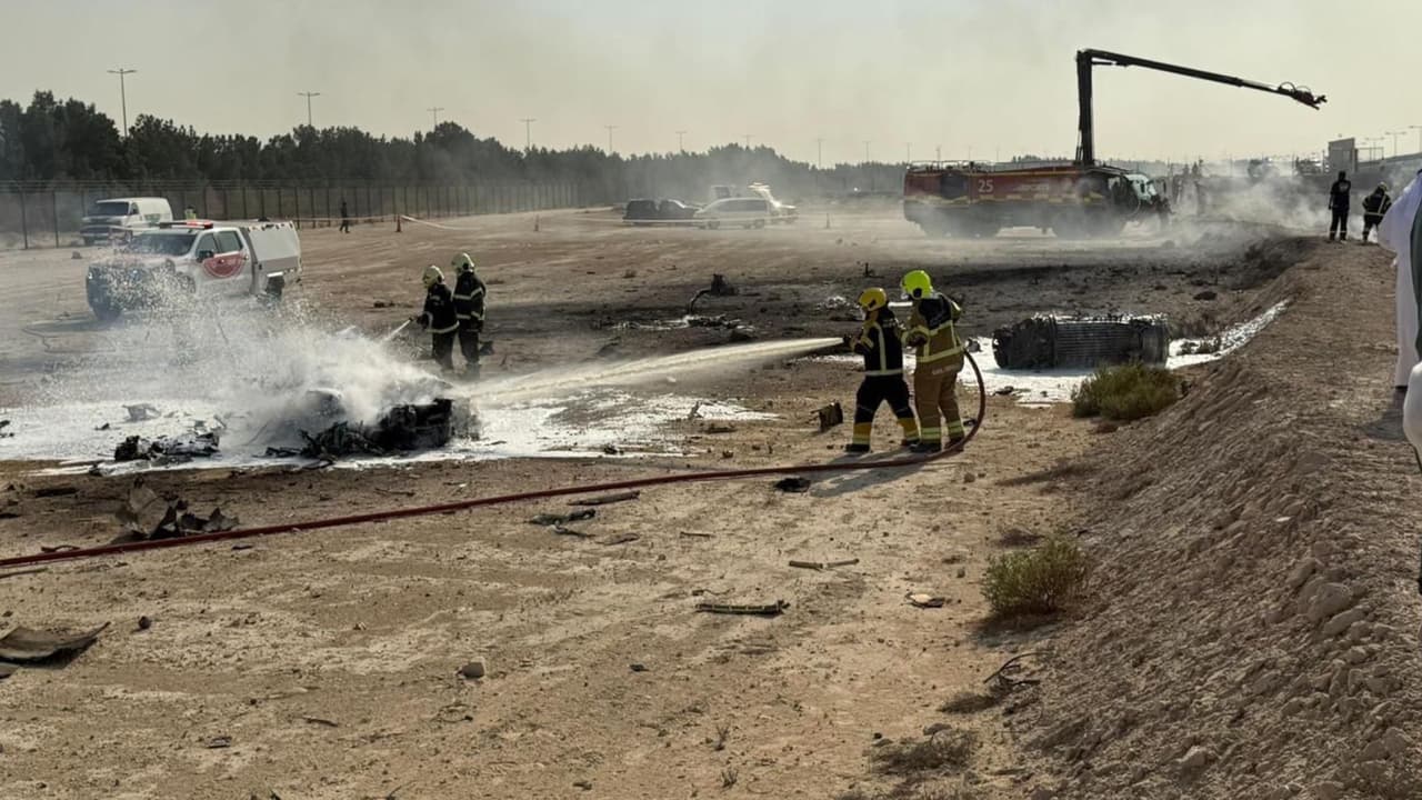 Photos: ದುಬೈನಲ್ಲಿ ತೇಜಸ್ ಯುದ್ಧವಿಮಾನ ಪತನಗೊಂಡ ದುರಂತ ಚಿತ್ರಗಳು.. Photos: ದುಬೈನಲ್ಲಿ ತೇಜಸ್ ಯುದ್ಧವಿಮಾನ ಪತನಗೊಂಡ ದುರಂತ ಚಿತ್ರಗಳು..