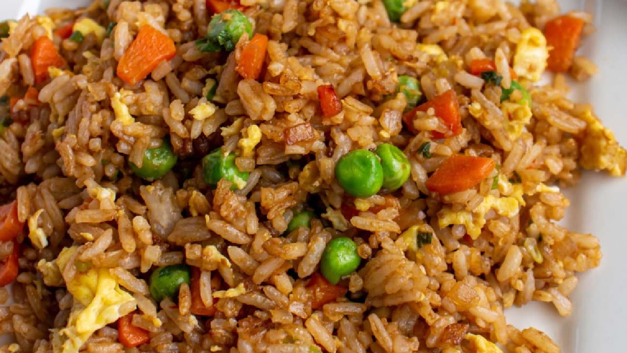 Fried Rice: రోడ్డు పక్కన ఫ్రైడ్ రైస్ ఇష్టపడి తరచూ తింటున్నారా? అయితే మీ