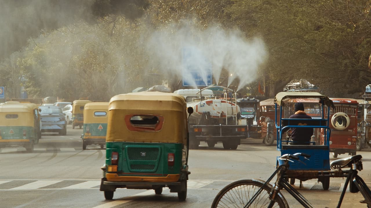 Delhi Weather LATEST Update: Temperature Falls in Delhi-NCR; Pollution Curbs Partially Lifted