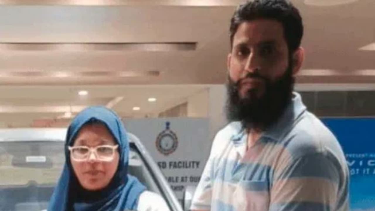 ಶಾಹೀನಾ ನನ್ನ ಪತ್ನಿ ಮಸೀದಿಯಲ್ಲಿ ನಿಖಾ ನಡೆದಿದೆ: ದೆಹಲಿ ಸ್ಪೋಟದ ಆರೋಪಿ ಮುಜಾಮಿಲ್ ಮದ್ವೆ ರಹಸ್ಯ | Shahina My Wife Got Married In A Mosque Delhi Blast Accused Muzamil Said Nia ಶಾಹೀನಾ ನನ್ನ ಪತ್ನಿ ಮಸೀದಿಯಲ್ಲಿ ನಿಖಾ ನಡೆದಿದೆ: ದೆಹಲಿ ಸ್ಪೋಟದ ಆರೋಪಿ ಮುಜಾಮಿಲ್ ಮದ್ವೆ ರಹಸ್ಯ | Shahina My Wife Got Married In A Mosque Delhi Blast Accused Muzamil Said Nia