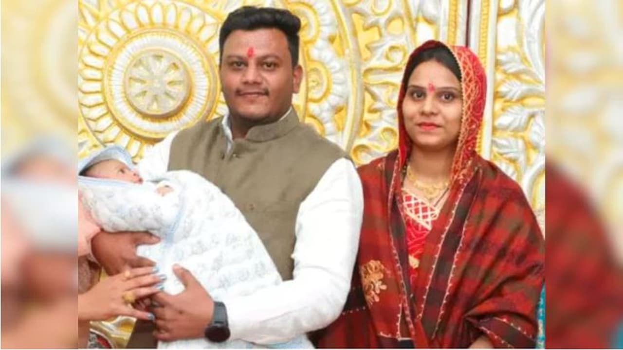 ಅನೈತಿಕ ಸಂಬಂಧ ಮಾದಕ ವ್ಯಸನ, ಕಿರುಕುಳ : ಕರ್ನಾಟಕ ರಾಜ್ಯಪಾಲರ ಮೊಮ್ಮಗನ ವಿರುದ್ಧ ಪತ್ನಿಯಿಂದ ಗಂಭೀರ ಆರೋಪ | Family Dispute Of Karnataka Governor Thawar Chand Gehlots Grandson Devendra ಅನೈತಿಕ ಸಂಬಂಧ ಮಾದಕ ವ್ಯಸನ, ಕಿರುಕುಳ : ಕರ್ನಾಟಕ ರಾಜ್ಯಪಾಲರ ಮೊಮ್ಮಗನ ವಿರುದ್ಧ ಪತ್ನಿಯಿಂದ ಗಂಭೀರ ಆರೋಪ | Family Dispute Of Karnataka Governor Thawar Chand Gehlots Grandson Devendra