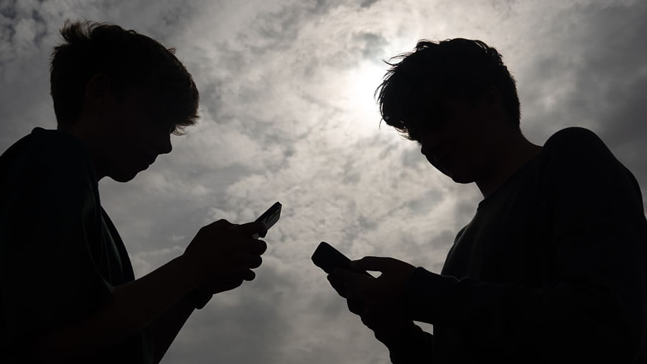 From Mumbai to Sydney, How Teens Worldwide Reacted to Australia's Under-16 Social Media Ban