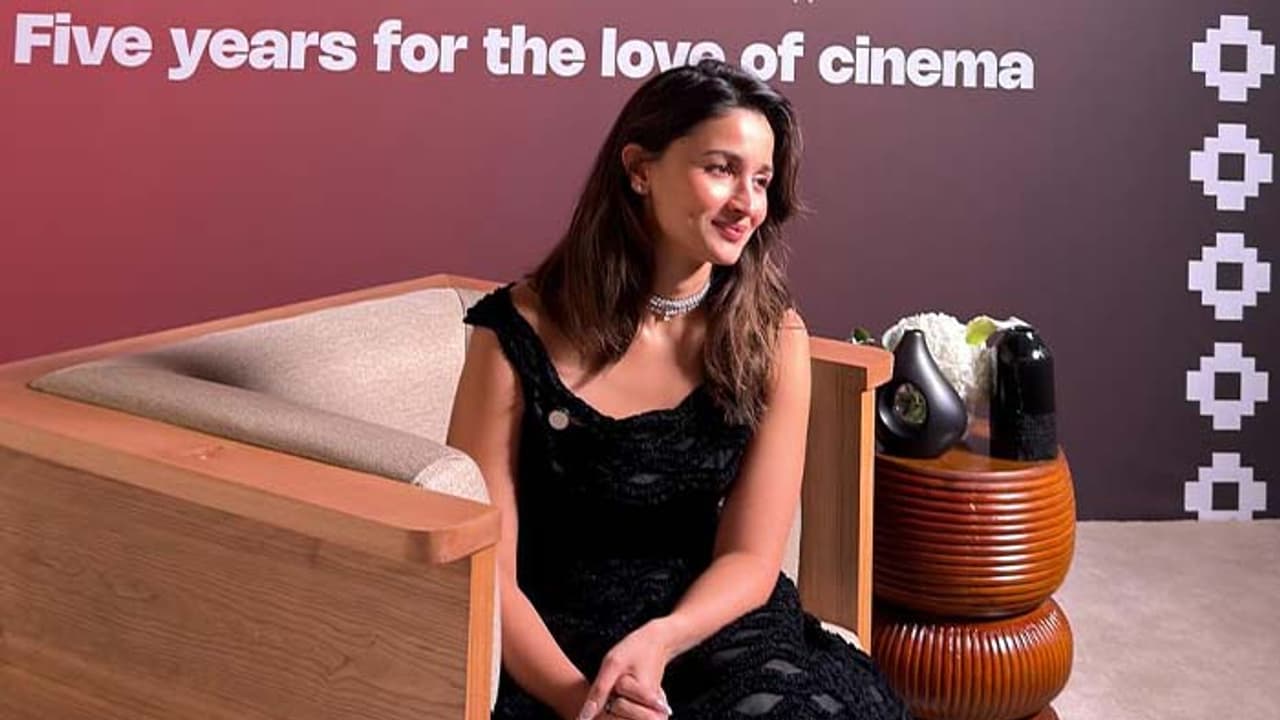 Alia Bhatt’s Response to Pakistani Fan Asking Her to Visit their Country Goes Viral