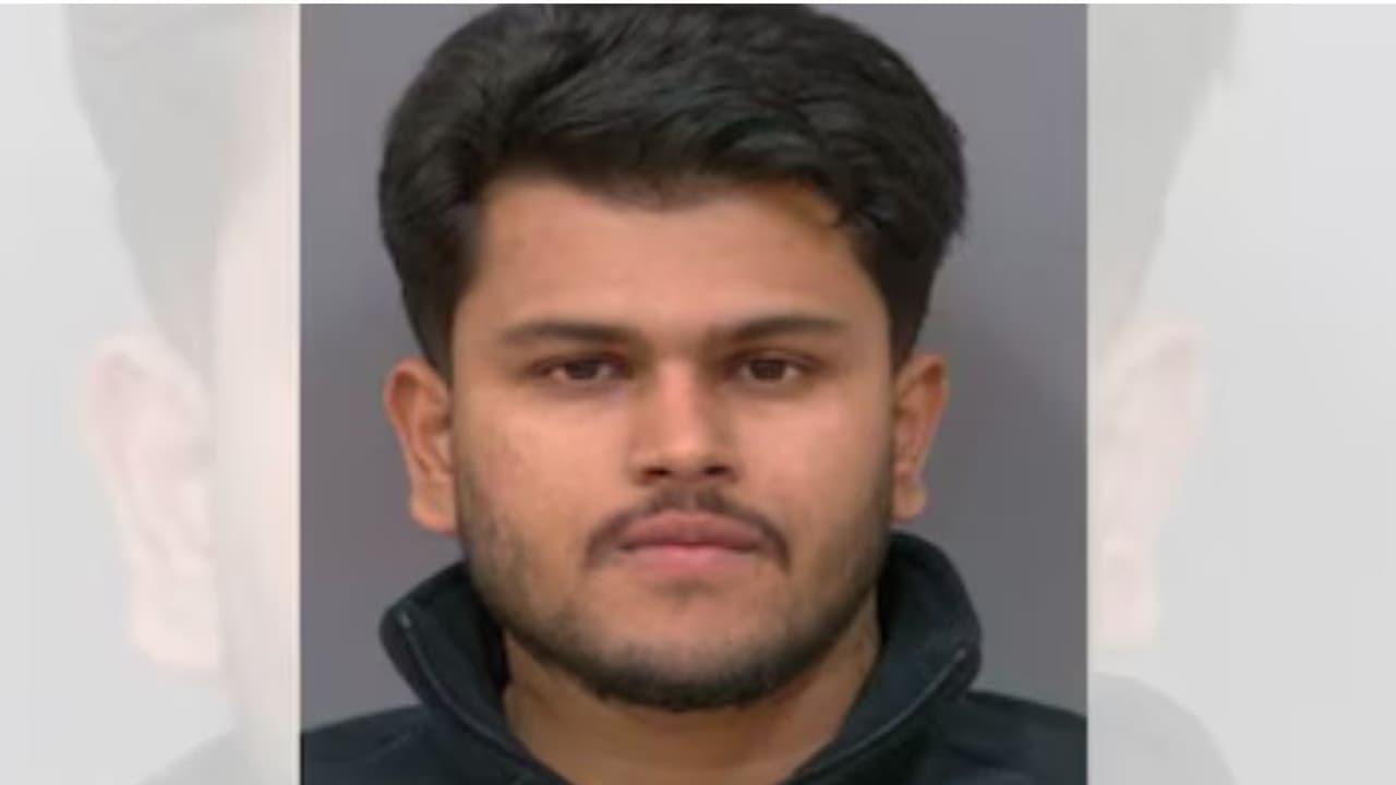 ಕೆನಡಾದ ಮಹಿಳಾ ವೈದ್ಯರಿಗೆ ತೋರಿಸಬಾರದನ್ನು ತೋರಿಸಿದ ಭಾರತೀಯ ಯುವಕನ ಬಂಧನ | Indian Origin Man Arrested For Exposing Himself To Female Doctors In Canada ಕೆನಡಾದ ಮಹಿಳಾ ವೈದ್ಯರಿಗೆ ತೋರಿಸಬಾರದನ್ನು ತೋರಿಸಿದ ಭಾರತೀಯ ಯುವಕನ ಬಂಧನ | Indian Origin Man Arrested For Exposing Himself To Female Doctors In Canada