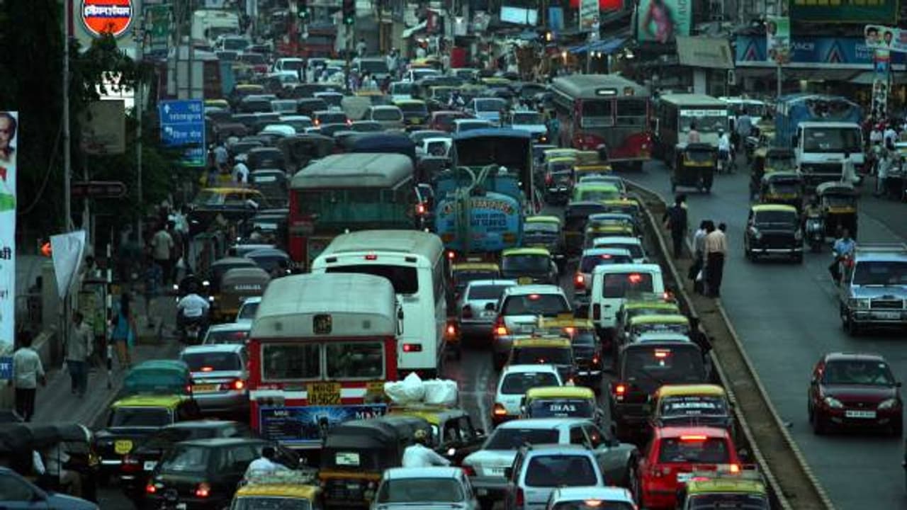 Mumbai Tops India’s Traffic CO₂ Emissions/Km As Dense Roads Choke City. Where Do Delhi, Bengaluru Stand?